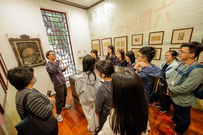 香港中學生遊學團參觀澳門茶文化館。