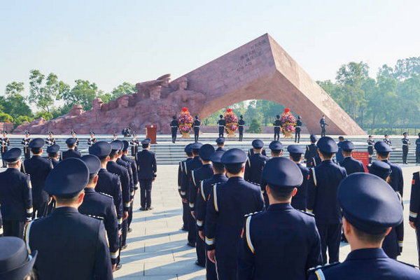 nEO_IMG_p2-新時代廣東政法鐵軍群像： 守護南粵安寧，捍衛法治精神_南方__南方plus .jpg